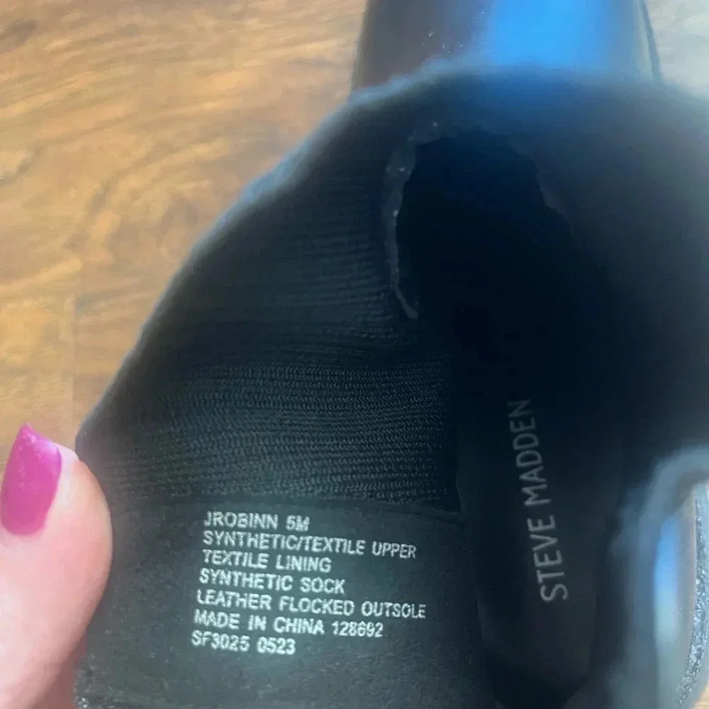 Steve Madden Black Chelsea Booties w Glitter- NWT girls size 5